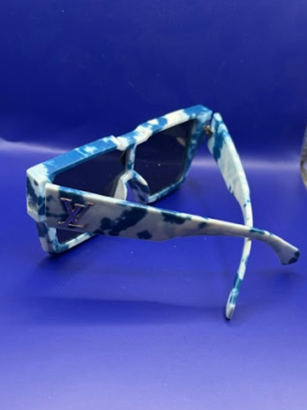 (LV) Blue Cloudy Louis Vuitton Sunglasses